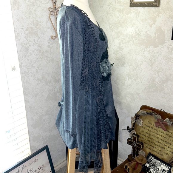 PRETTY ANGEL TOP with Quilled Roses🌹& Fabric Overlay - Picture 6 of 12